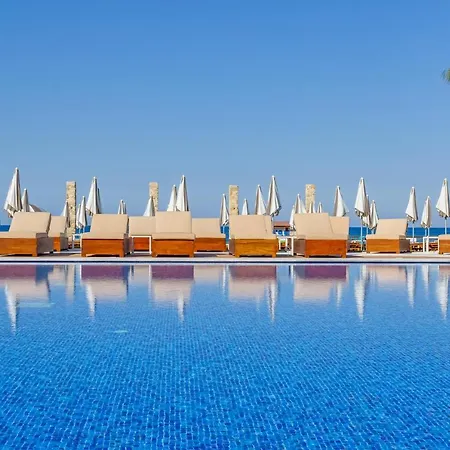 Flamingo Paradise - Adults Only